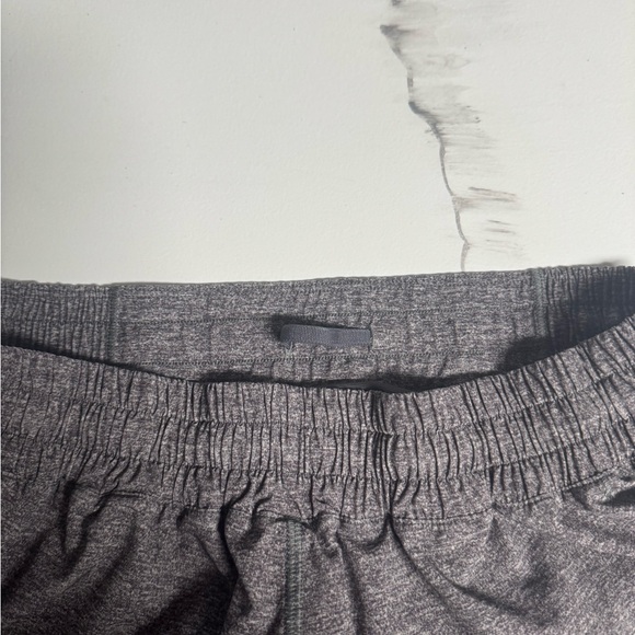 lululemon hotty hot shorts 2.5” - Picture 5 of 8